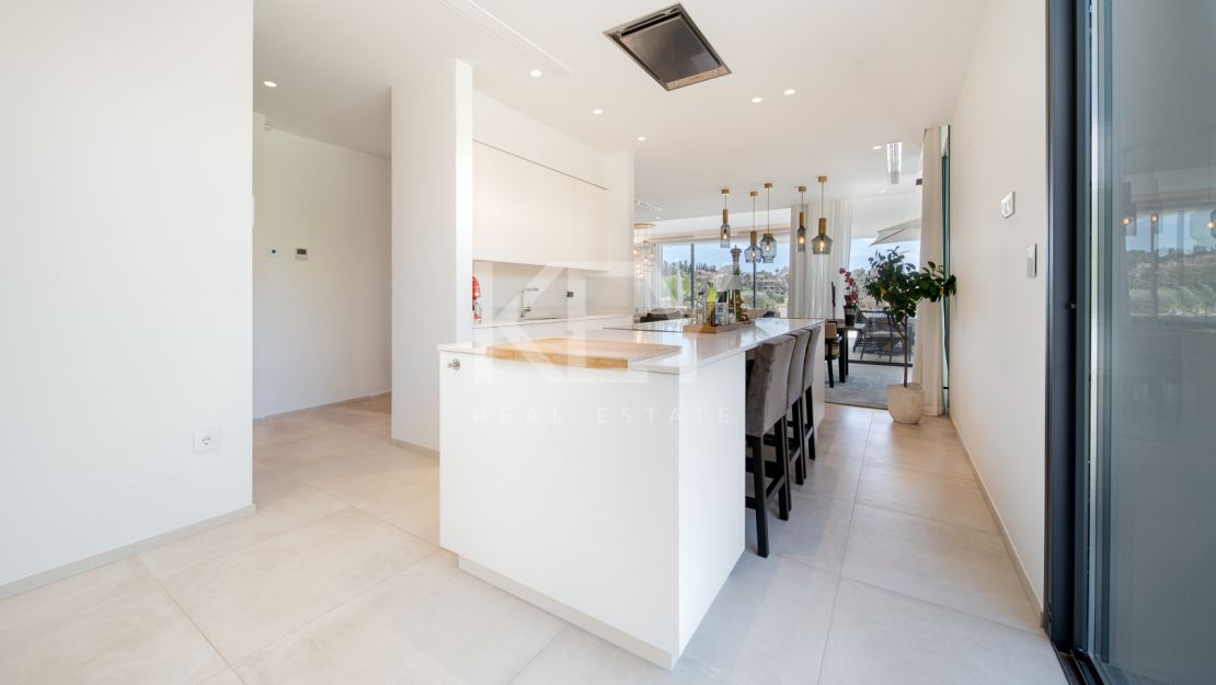 Villa Feera, Delightful Holiday Villa for Short-Term Rental in El Campanario, El Paraiso,  Estepona