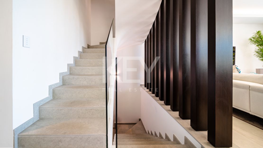 Villa Feera, Delightful Holiday Villa for Short-Term Rental in El Campanario, El Paraiso,  Estepona