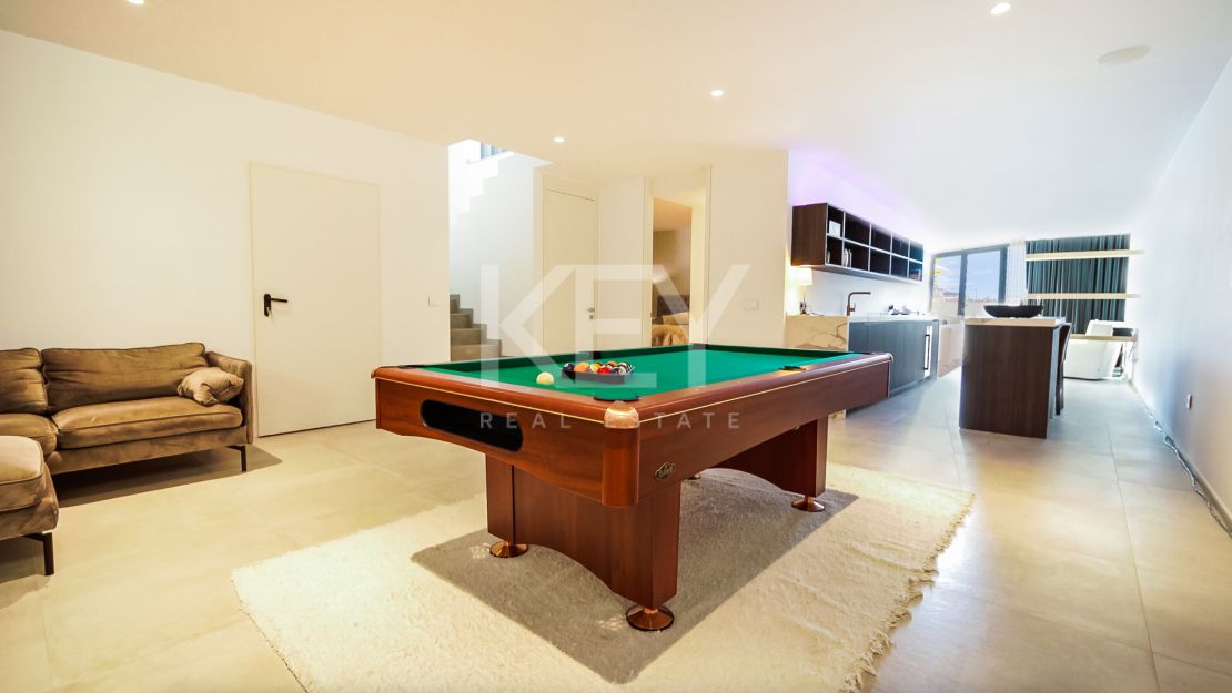 Villa Feera, Delightful Holiday Villa for Short-Term Rental in El Campanario, El Paraiso,  Estepona