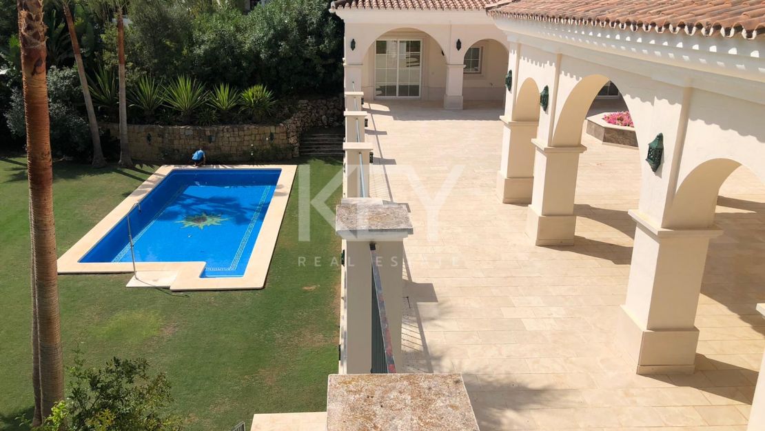 Luxury golf front villa located in Los Arqueros, Benahavis