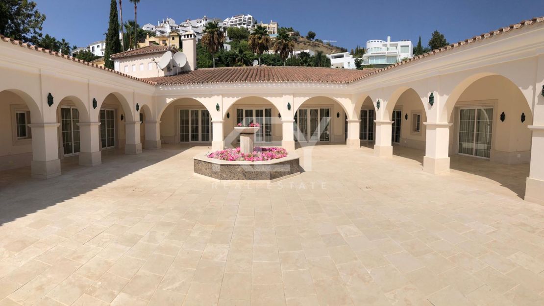Luxury golf front villa located in Los Arqueros, Benahavis
