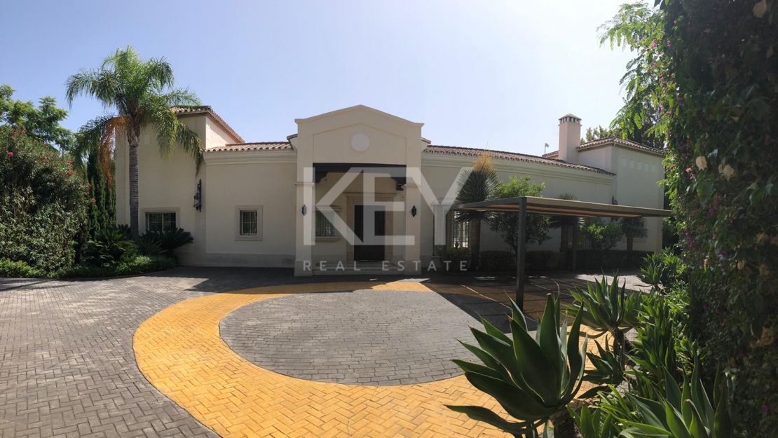 Luxury golf front villa located in Los Arqueros, Benahavis