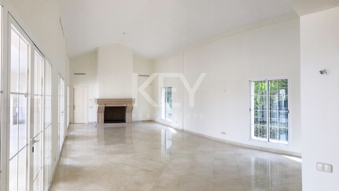 Luxury golf front villa located in Los Arqueros, Benahavis