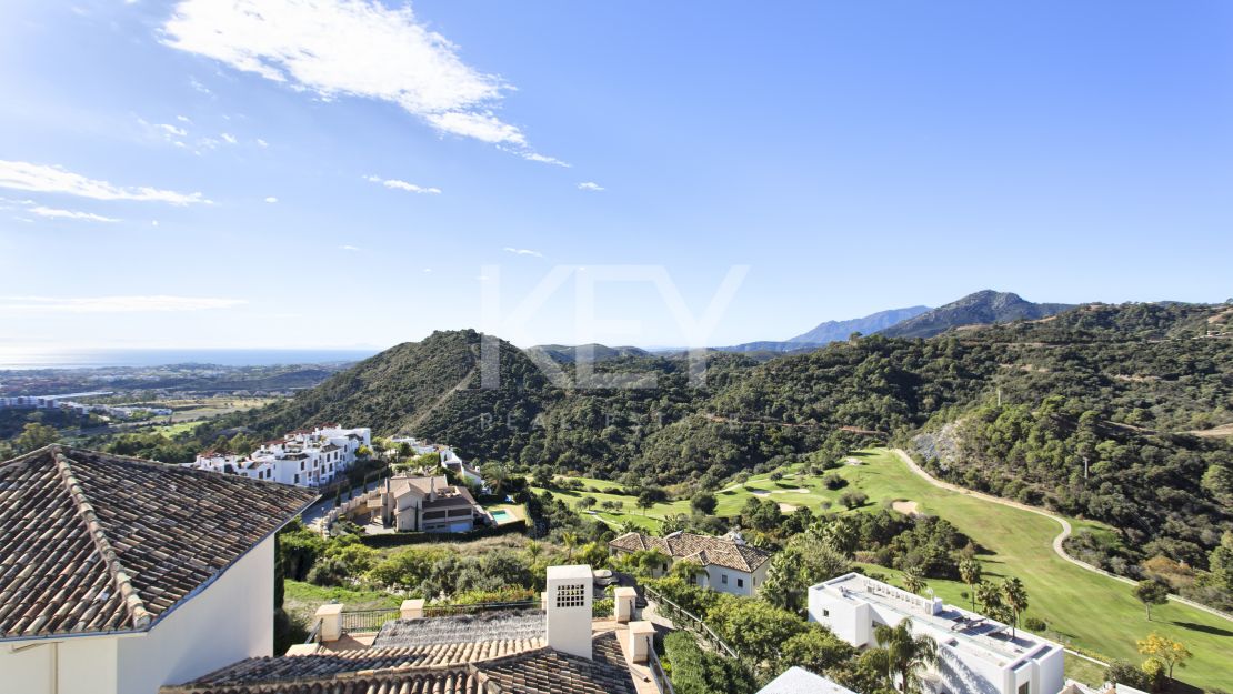 Luxury golf front villa located in Los Arqueros, Benahavis