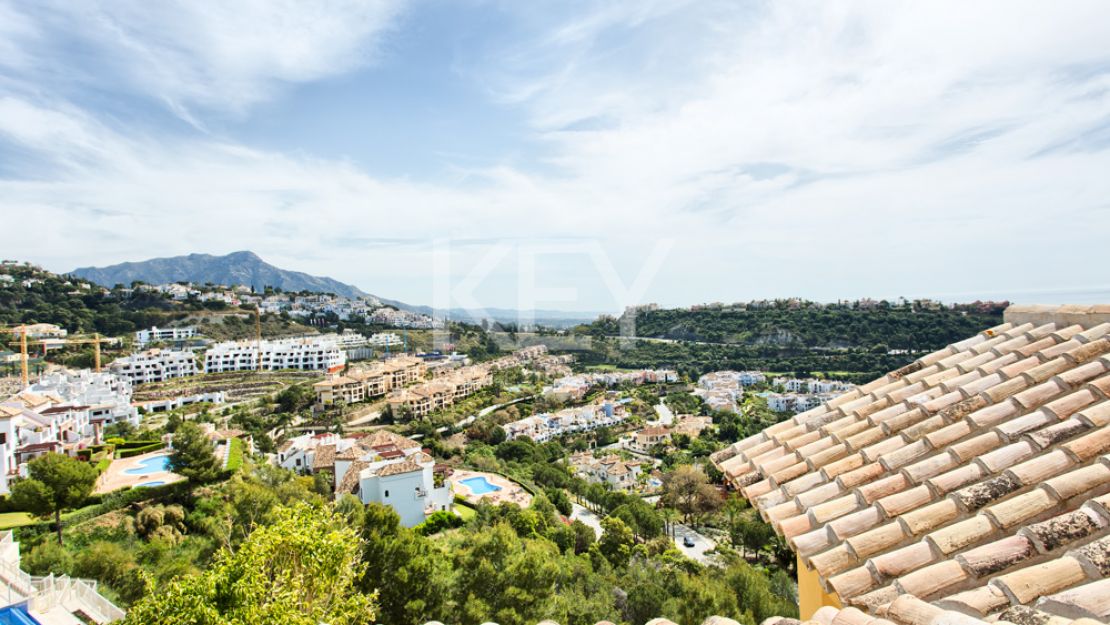 Luxury golf front villa located in Los Arqueros, Benahavis