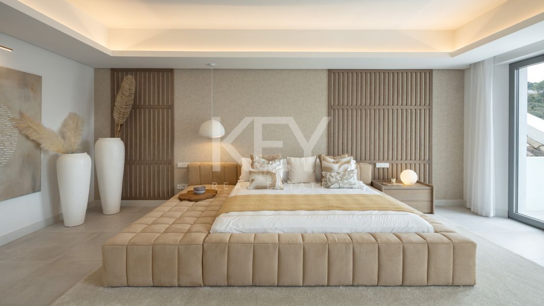 Villa on elevated plot with privacy and panoramic views in El Madroñal, Benahavis