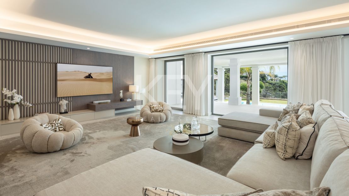 Villa on elevated plot with privacy and panoramic views in El Madroñal, Benahavis