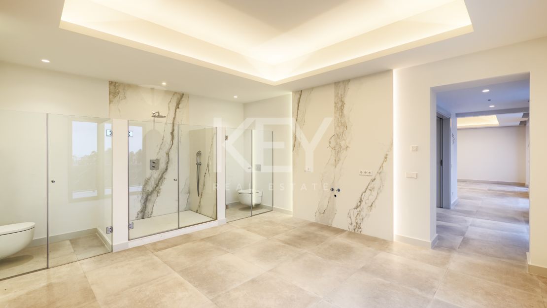 Villa on elevated plot with privacy and panoramic views in El Madroñal, Benahavis