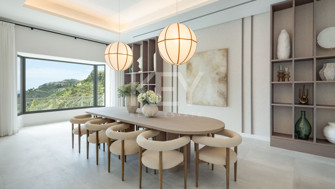 Villa on elevated plot with privacy and panoramic views in El Madroñal, Benahavis