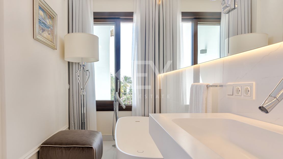 Villa Eloise: luxury holiday rentals with sea views in Golden Mile, Marbella