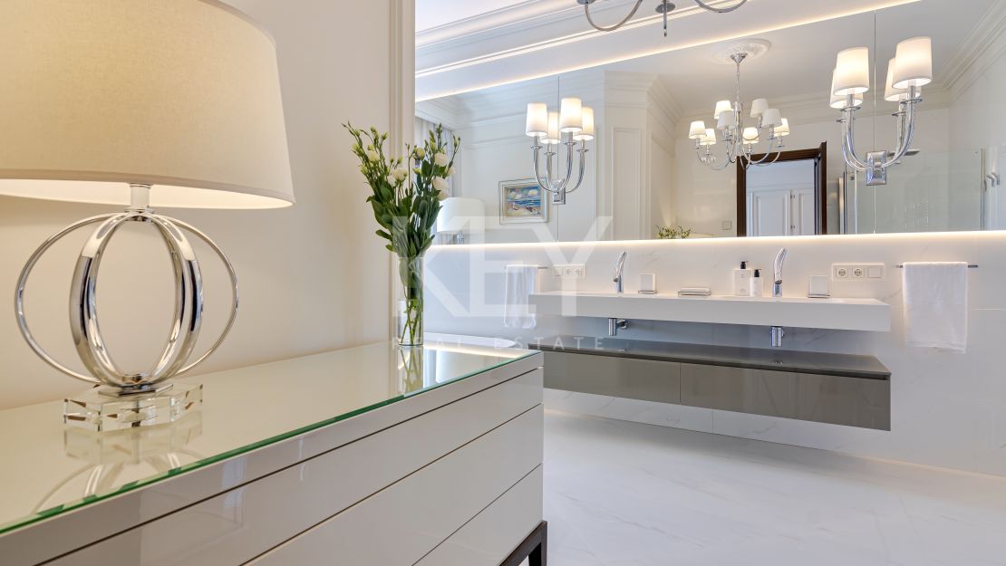 Villa Eloise: luxury holiday rentals with sea views in Golden Mile, Marbella