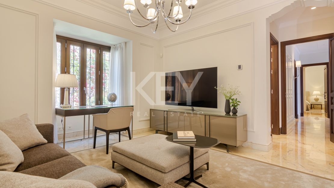 Villa Eloise: luxury holiday rentals with sea views in Golden Mile, Marbella