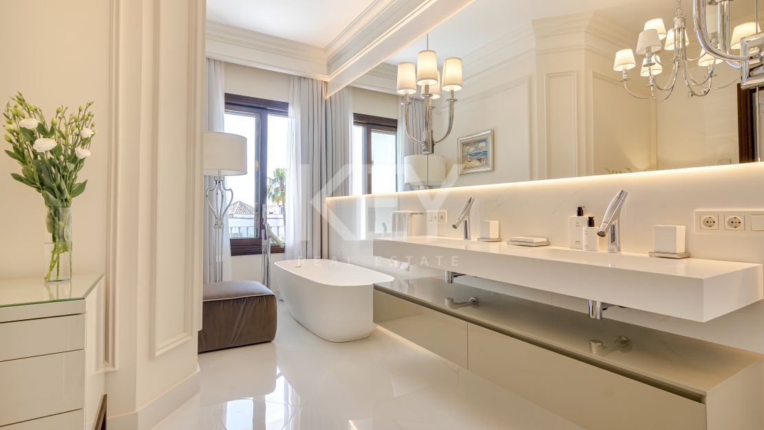 Villa Eloise: luxury holiday rentals with sea views in Golden Mile, Marbella
