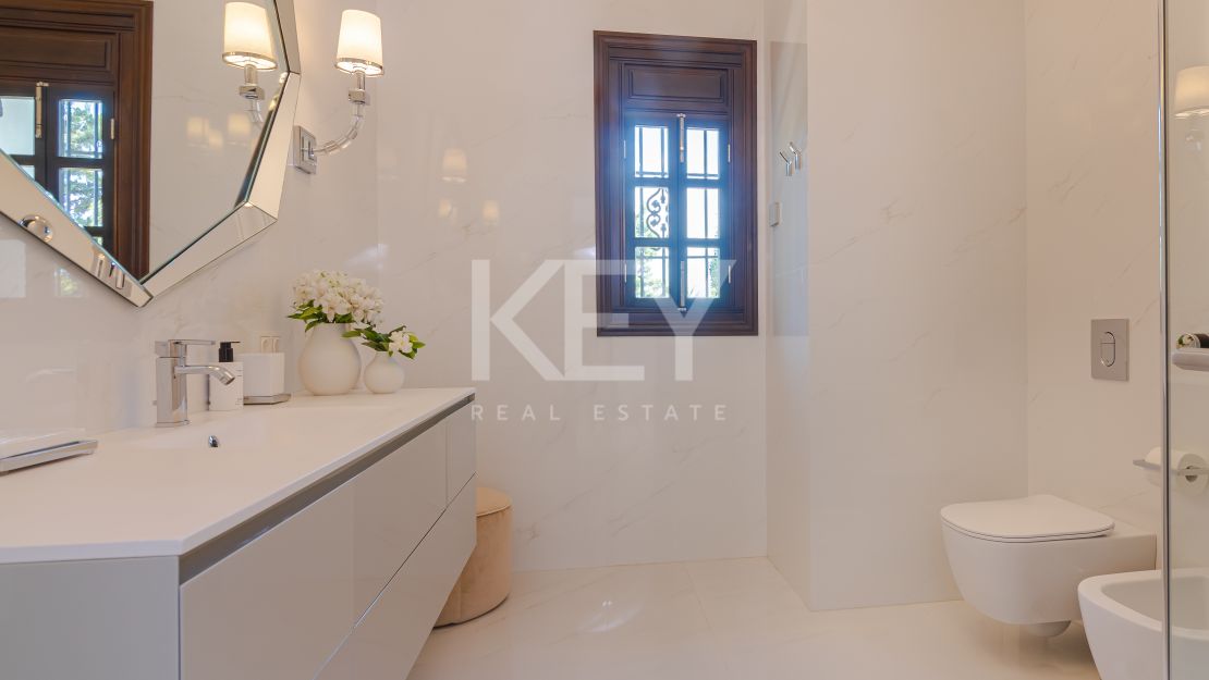 Villa Eloise: luxury holiday rentals with sea views in Golden Mile, Marbella
