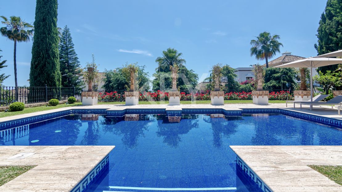 Villa Eloise: luxury holiday rentals with sea views in Golden Mile, Marbella
