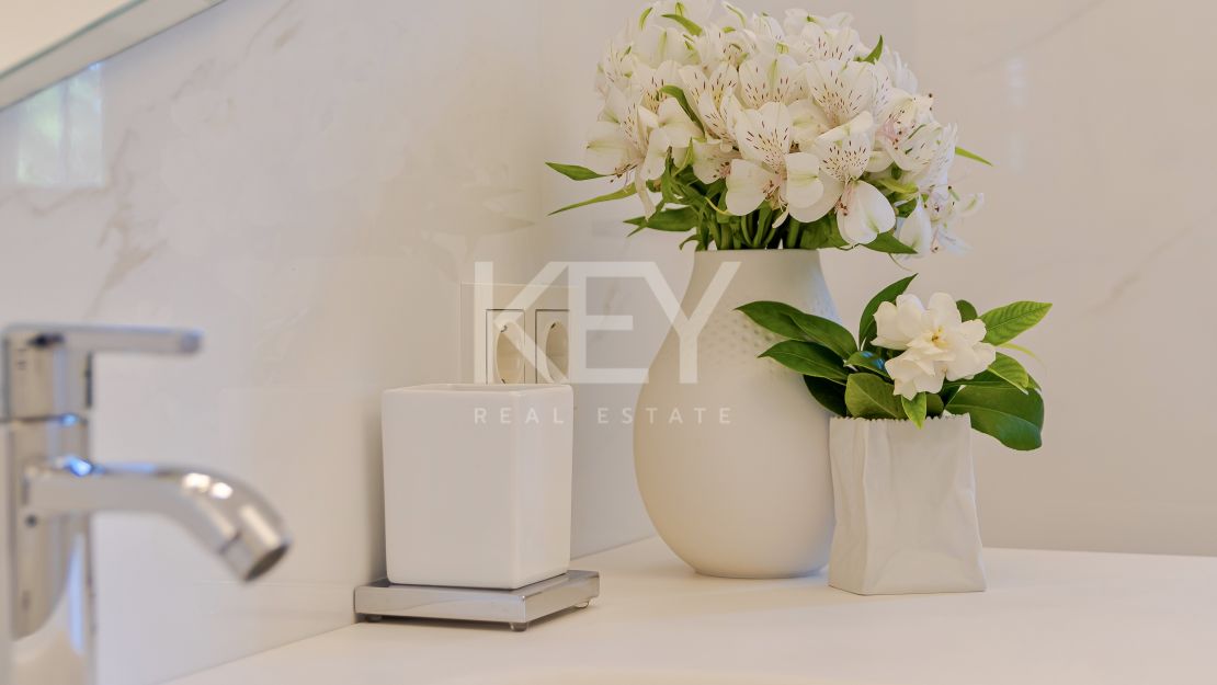 Villa Eloise: luxury holiday rentals with sea views in Golden Mile, Marbella