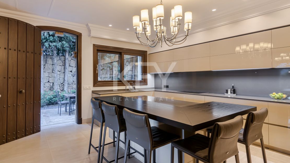 Villa Eloise: luxury holiday rentals with sea views in Golden Mile, Marbella