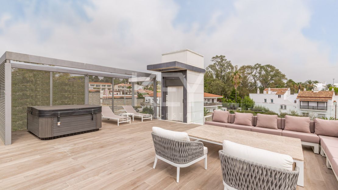 Villa de lujo junto a la playa en alquiler a corto plazo en Milla de Oro, Marbella