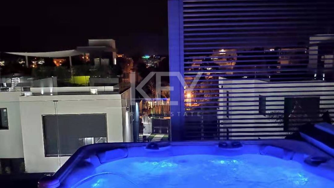 Villa de lujo junto a la playa en alquiler a corto plazo en Milla de Oro, Marbella