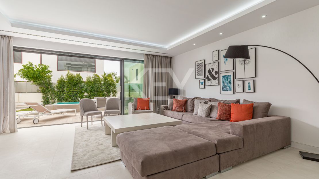 Villa de lujo junto a la playa en alquiler a corto plazo en Milla de Oro, Marbella