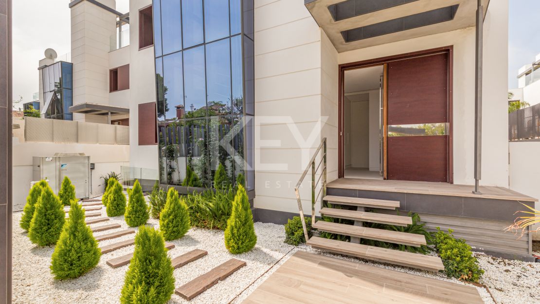 Villa de lujo junto a la playa en alquiler a corto plazo en Milla de Oro, Marbella