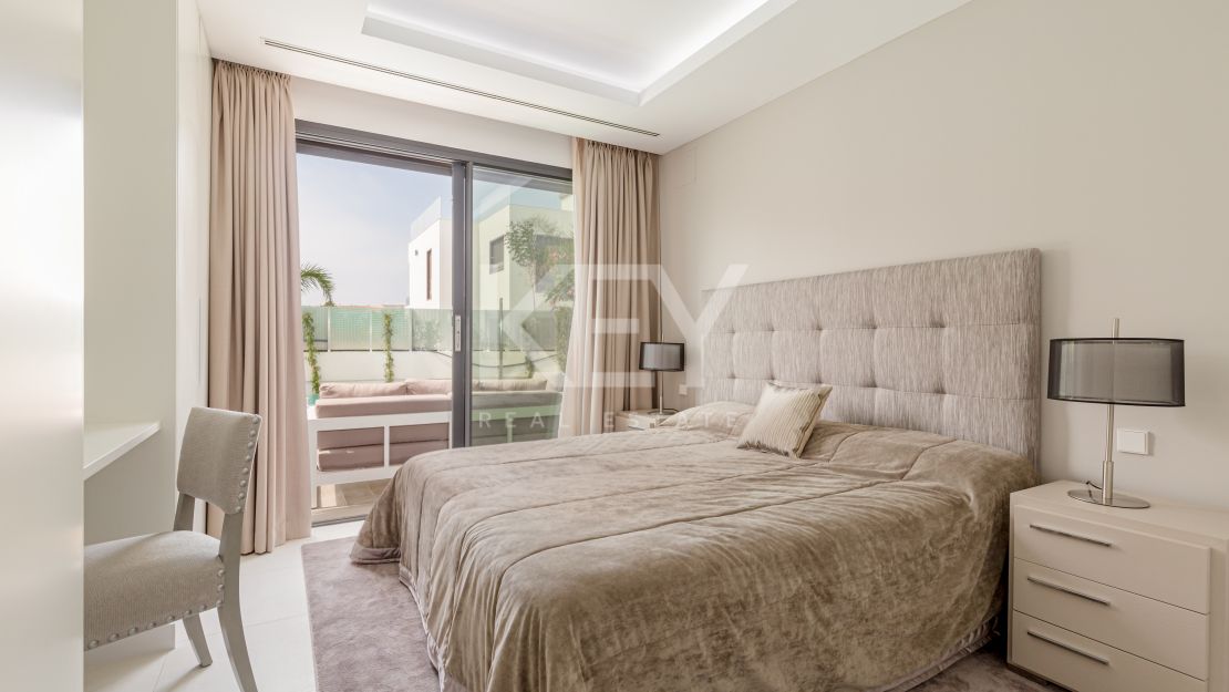 Villa de lujo junto a la playa en alquiler a corto plazo en Milla de Oro, Marbella