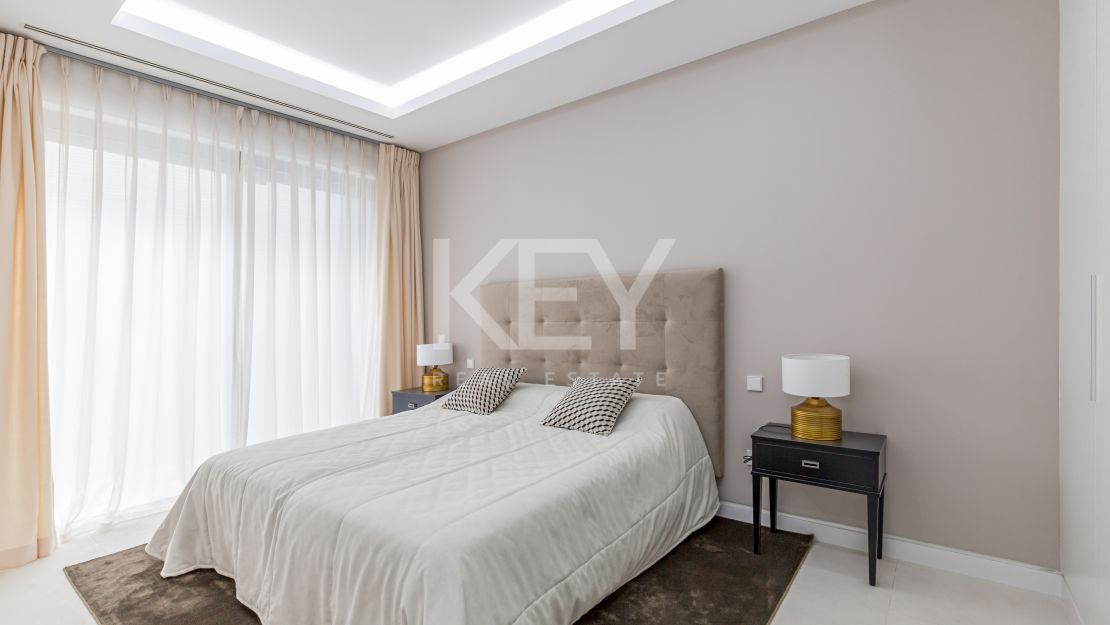 Villa de lujo junto a la playa en alquiler a corto plazo en Milla de Oro, Marbella