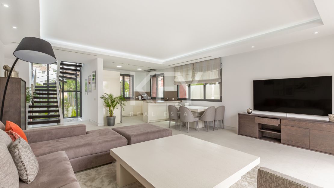 Villa de lujo junto a la playa en alquiler a corto plazo en Milla de Oro, Marbella