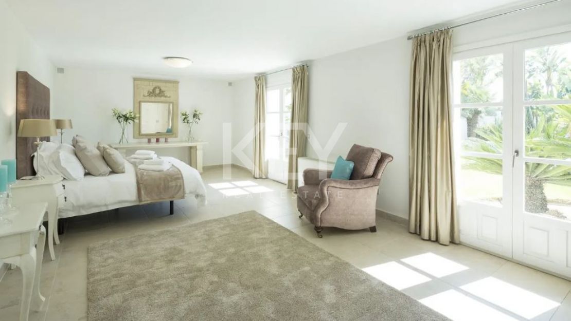 Villa Bethany: Una Villa de Lujo en Sierra Blanca, Marbella para Alquiler Vacacional