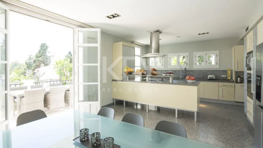 Villa Bethany: Una Villa de Lujo en Sierra Blanca, Marbella para Alquiler Vacacional