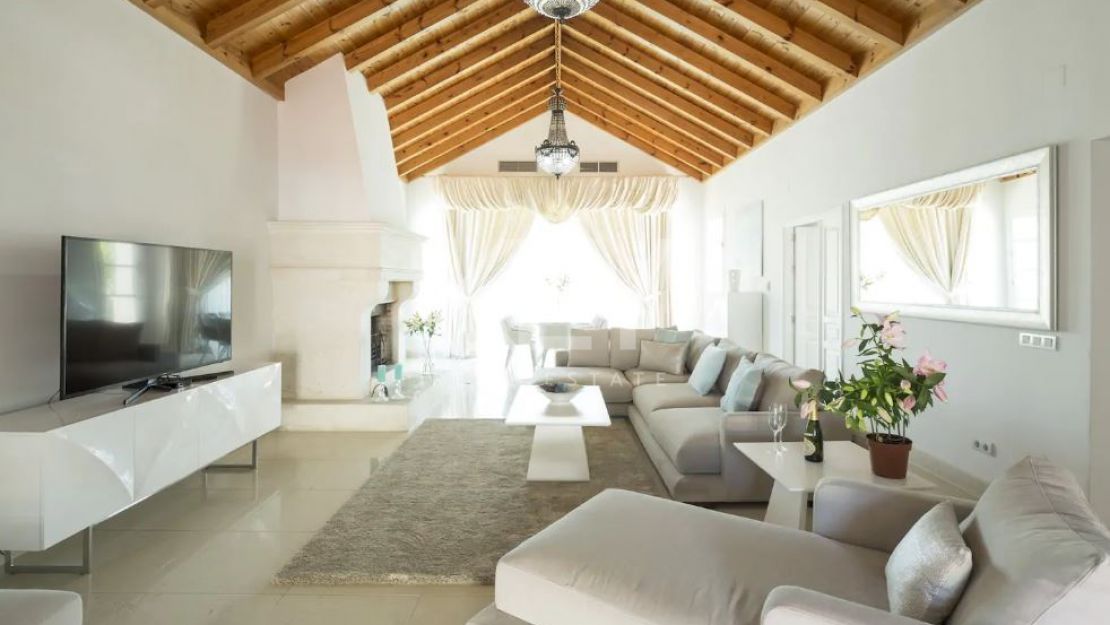 Villa Bethany: Una Villa de Lujo en Sierra Blanca, Marbella para Alquiler Vacacional
