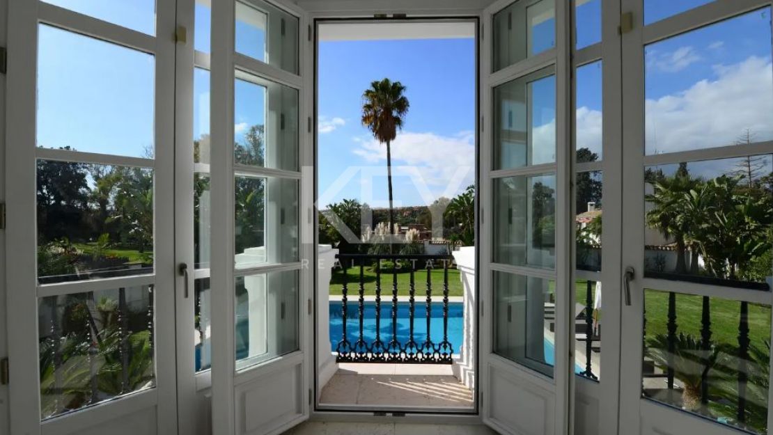 Villa Bethany: Una Villa de Lujo en Sierra Blanca, Marbella para Alquiler Vacacional