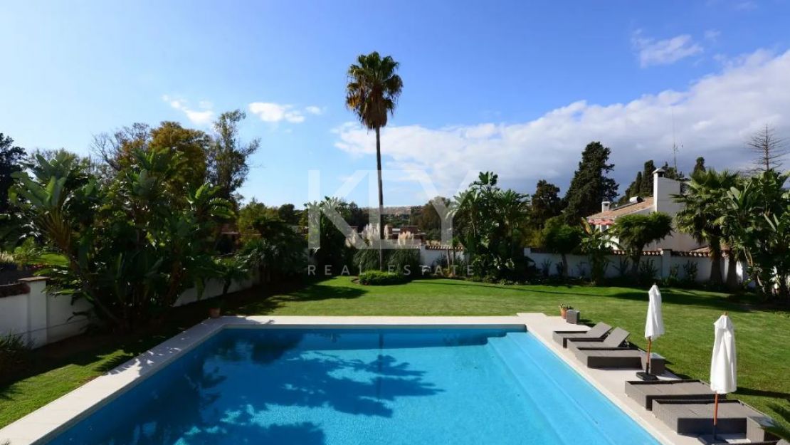 Villa Bethany: Una Villa de Lujo en Sierra Blanca, Marbella para Alquiler Vacacional