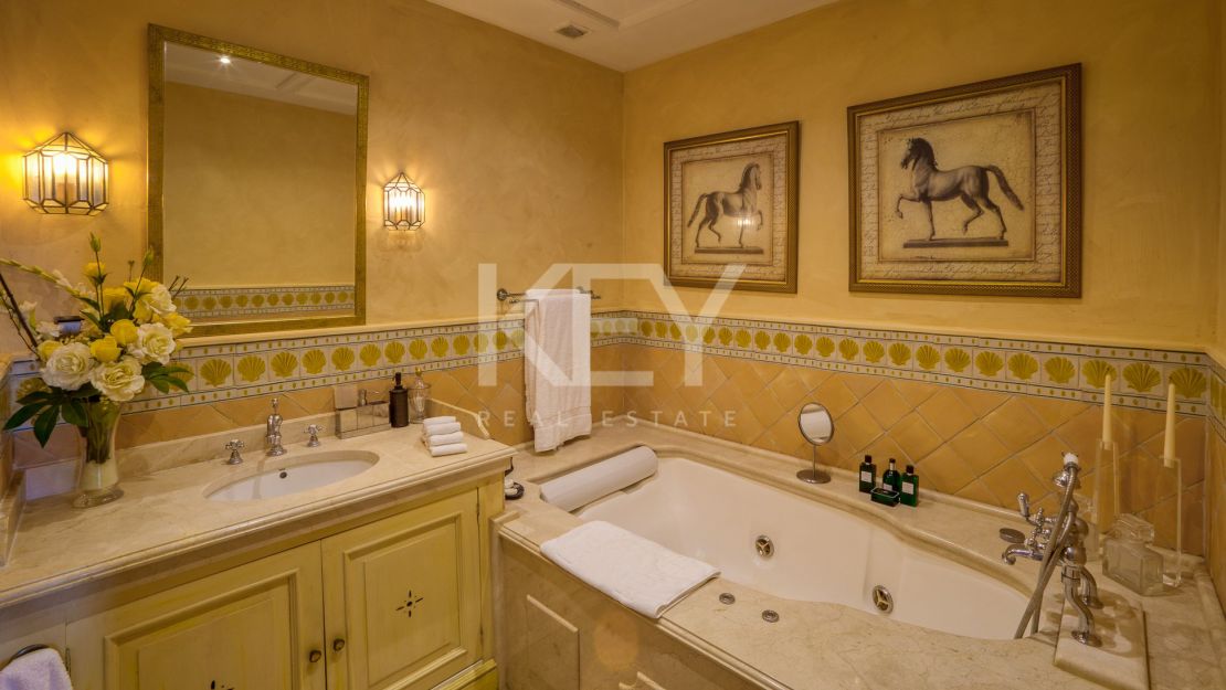 Villa Majestic: la escapada de vacaciones de sus sueños en primera línea de playa en la Cala de Mijas