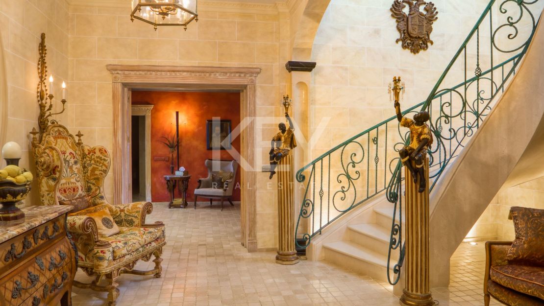 Villa Majestic: la escapada de vacaciones de sus sueños en primera línea de playa en la Cala de Mijas