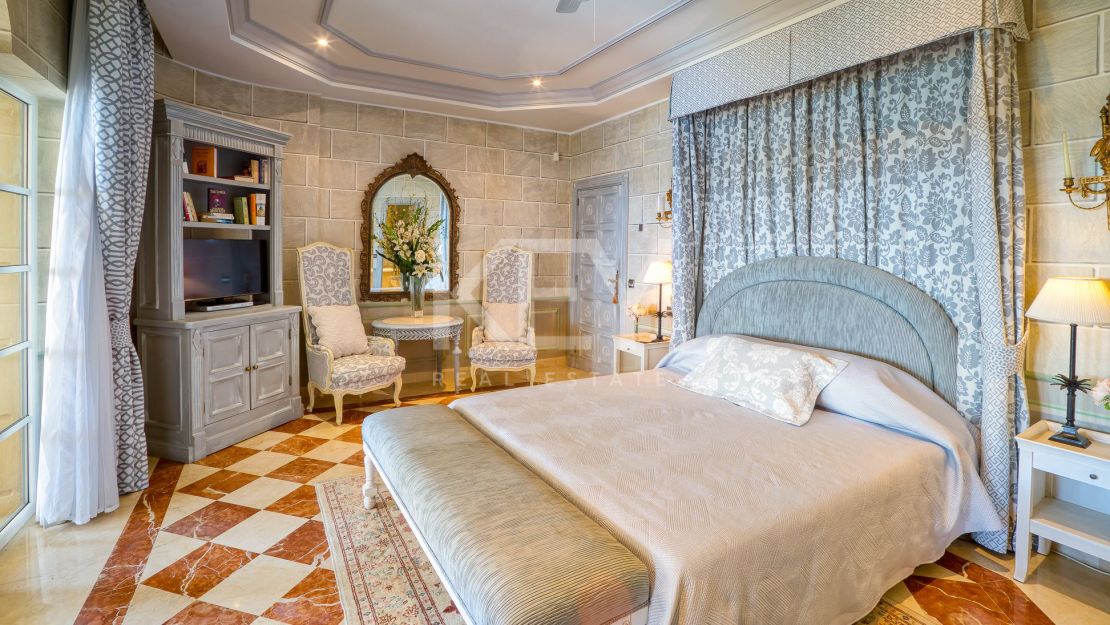 Villa Majestic: la escapada de vacaciones de sus sueños en primera línea de playa en la Cala de Mijas