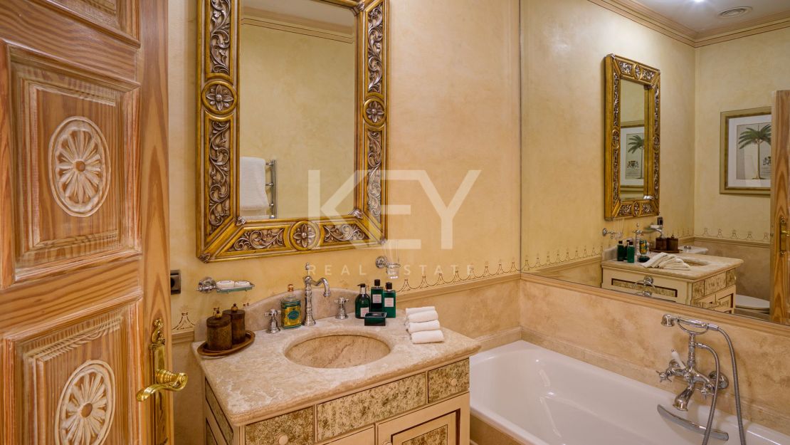 Villa Majestic: la escapada de vacaciones de sus sueños en primera línea de playa en la Cala de Mijas