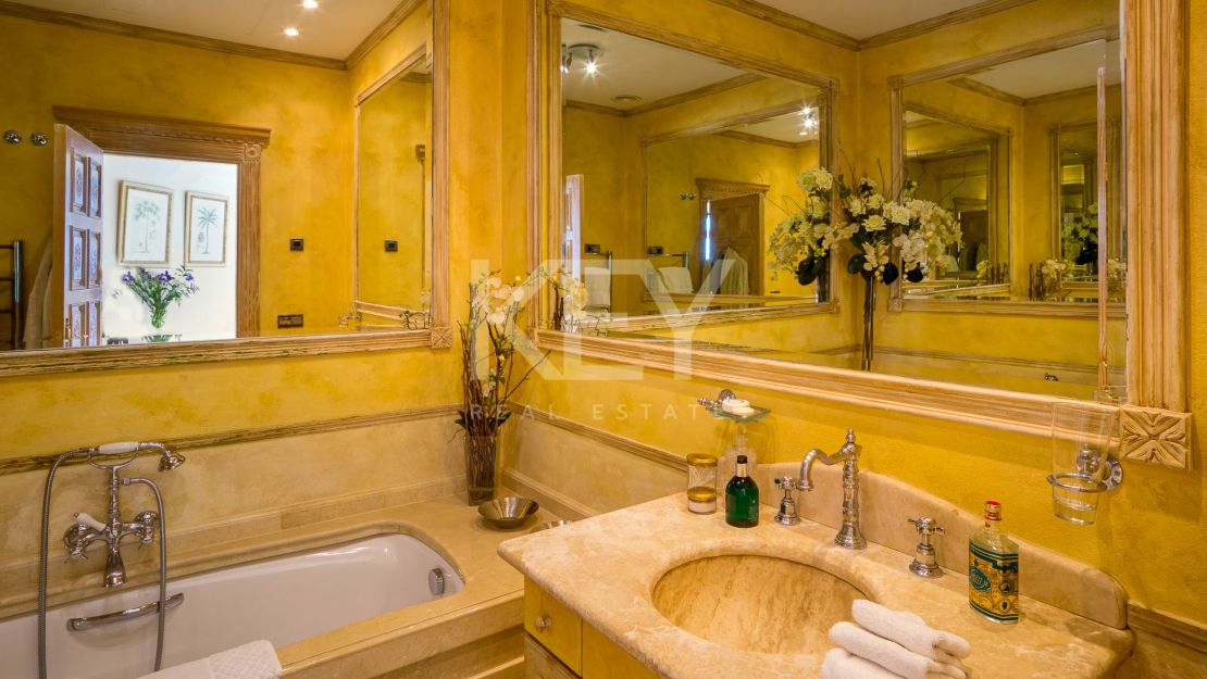 Villa Majestic: la escapada de vacaciones de sus sueños en primera línea de playa en la Cala de Mijas