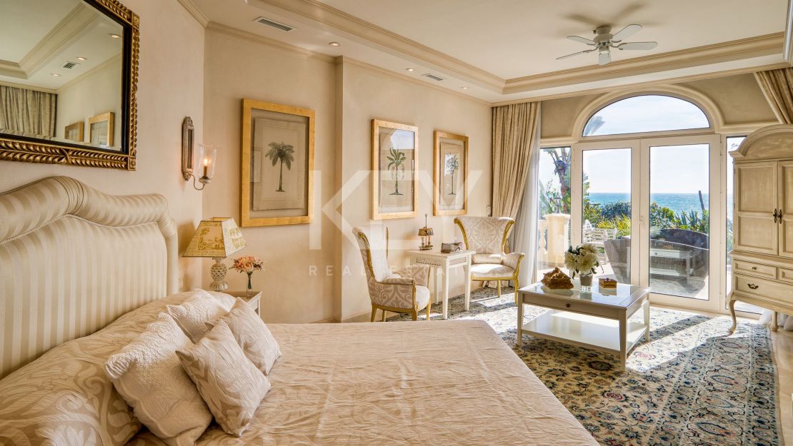 Villa Majestic: la escapada de vacaciones de sus sueños en primera línea de playa en la Cala de Mijas