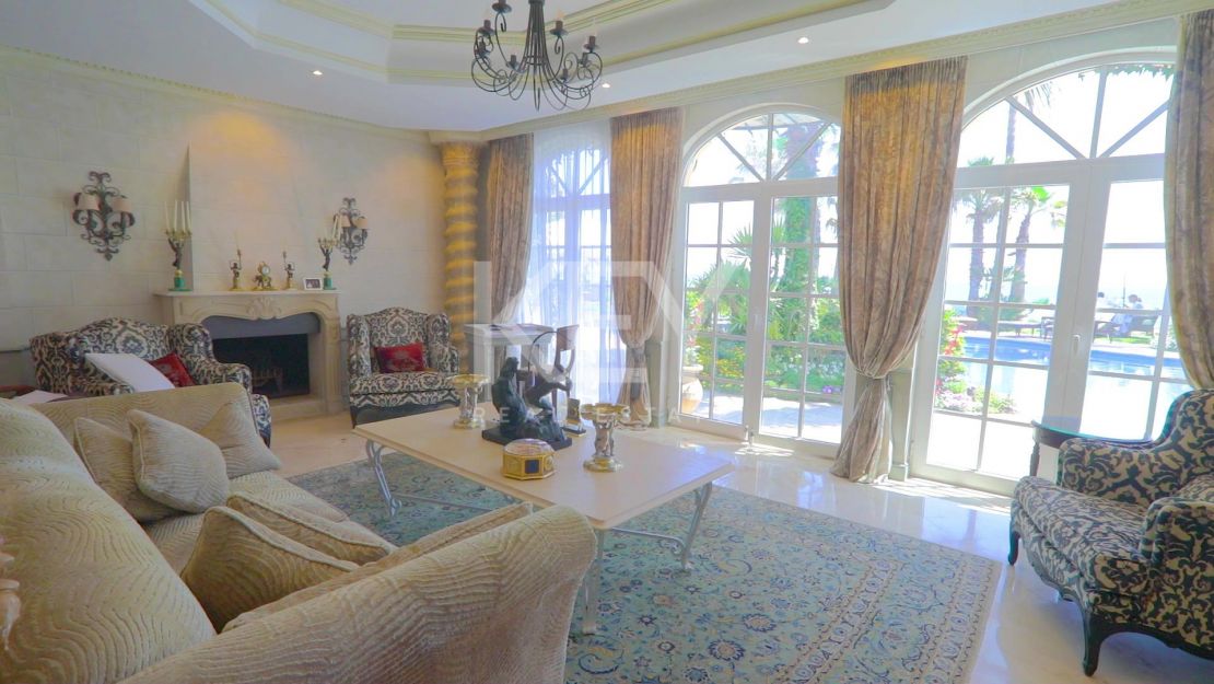 Villa Majestic: la escapada de vacaciones de sus sueños en primera línea de playa en la Cala de Mijas