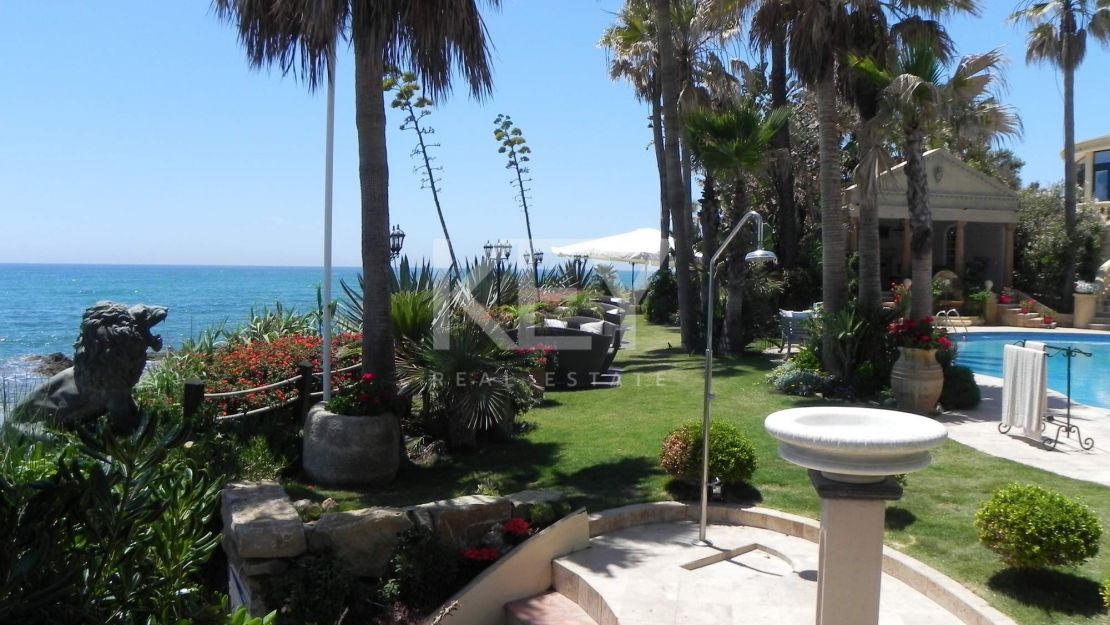 Villa Majestic: la escapada de vacaciones de sus sueños en primera línea de playa en la Cala de Mijas