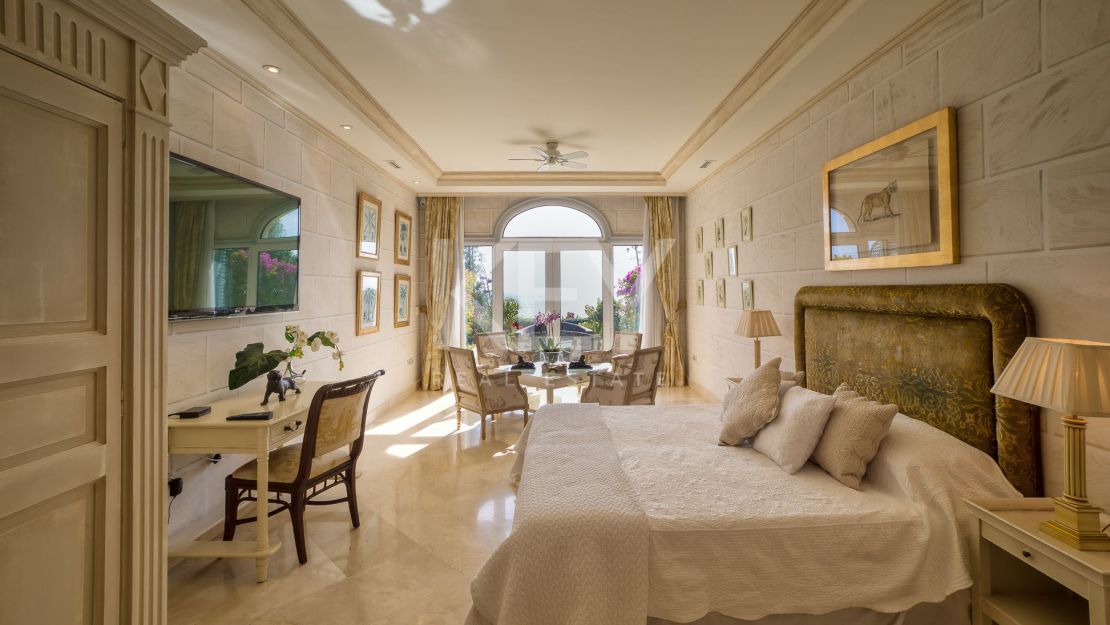 Villa Majestic: la escapada de vacaciones de sus sueños en primera línea de playa en la Cala de Mijas