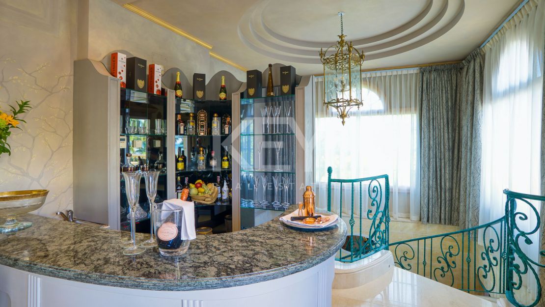 Villa Majestic: la escapada de vacaciones de sus sueños en primera línea de playa en la Cala de Mijas