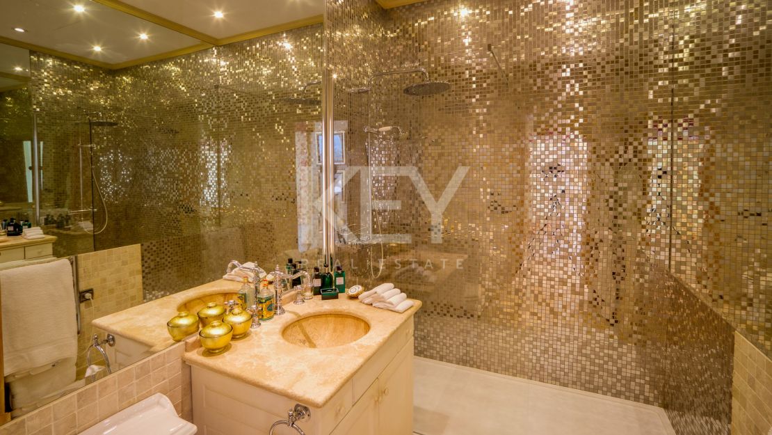 Villa Majestic: la escapada de vacaciones de sus sueños en primera línea de playa en la Cala de Mijas