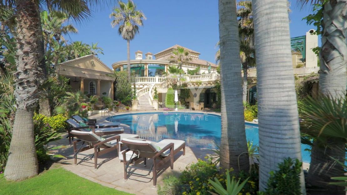 Villa Majestic: la escapada de vacaciones de sus sueños en primera línea de playa en la Cala de Mijas