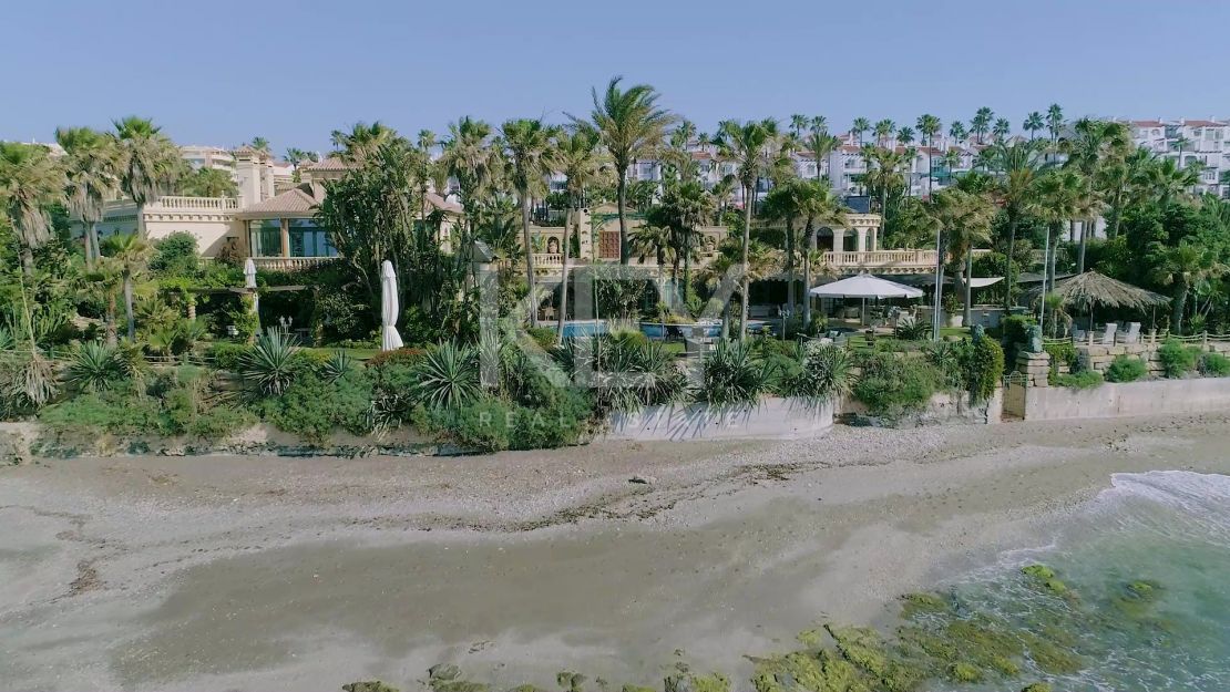 Villa Majestic: la escapada de vacaciones de sus sueños en primera línea de playa en la Cala de Mijas