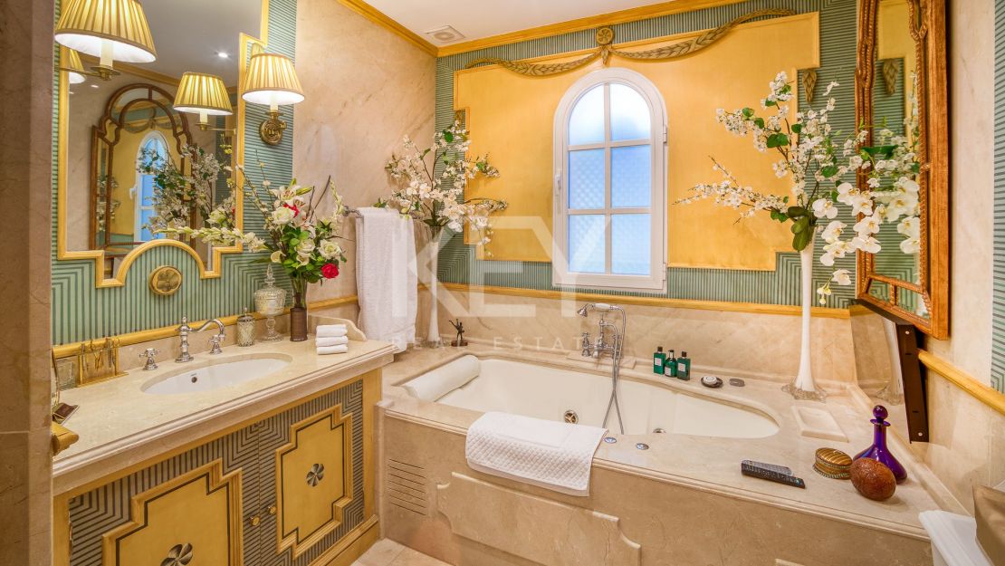 Villa Majestic: la escapada de vacaciones de sus sueños en primera línea de playa en la Cala de Mijas