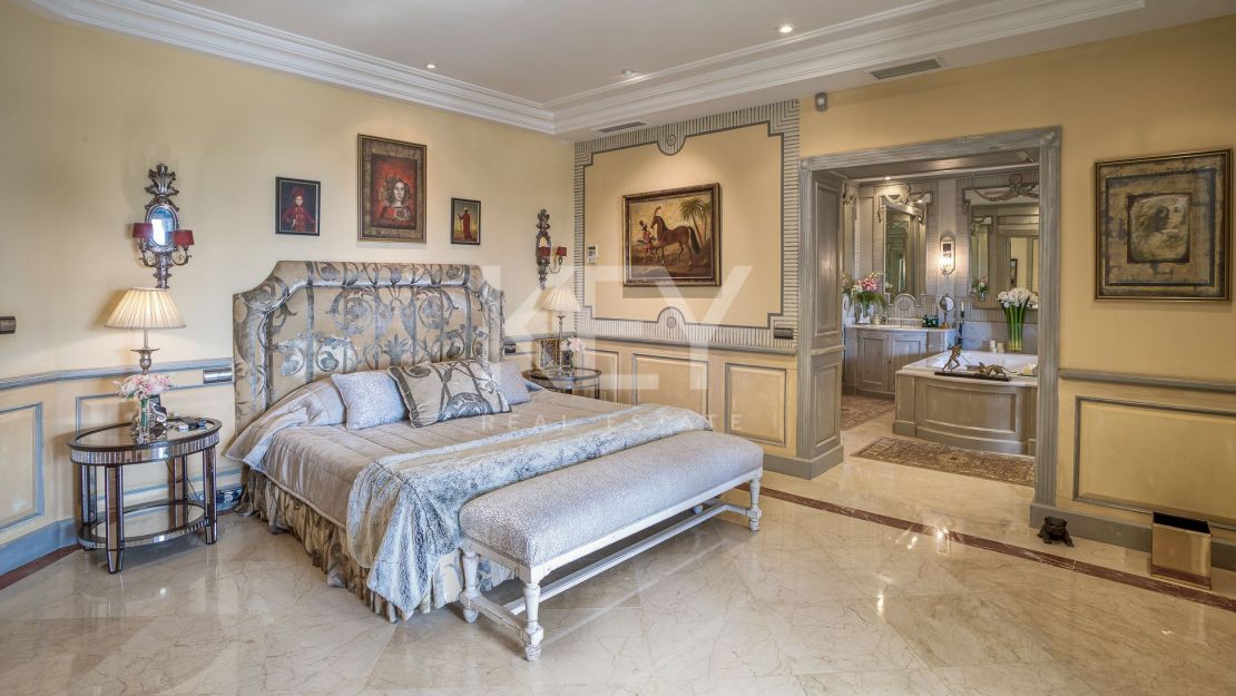 Villa Majestic: la escapada de vacaciones de sus sueños en primera línea de playa en la Cala de Mijas