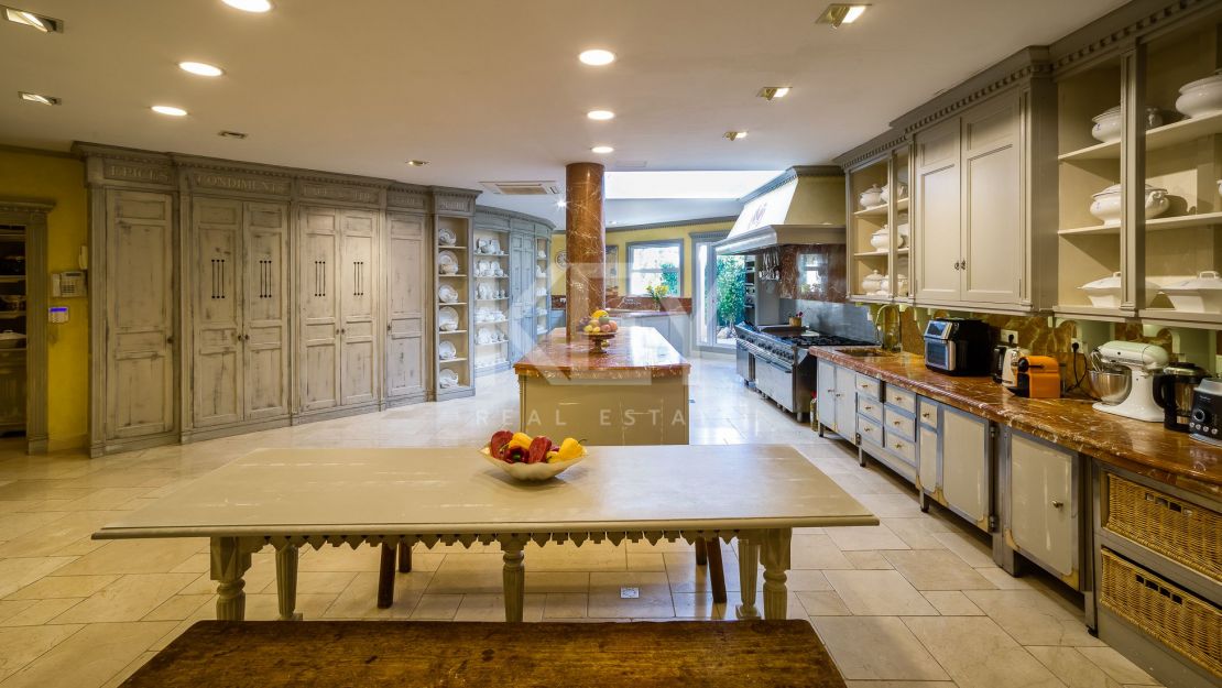 Villa Majestic: la escapada de vacaciones de sus sueños en primera línea de playa en la Cala de Mijas