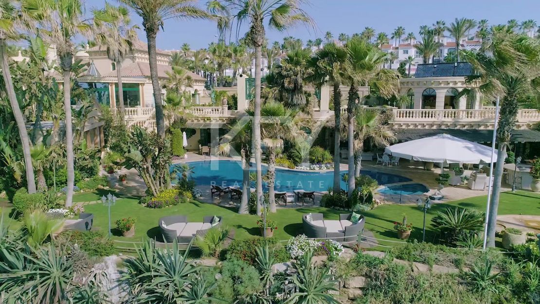 Villa Majestic: la escapada de vacaciones de sus sueños en primera línea de playa en la Cala de Mijas
